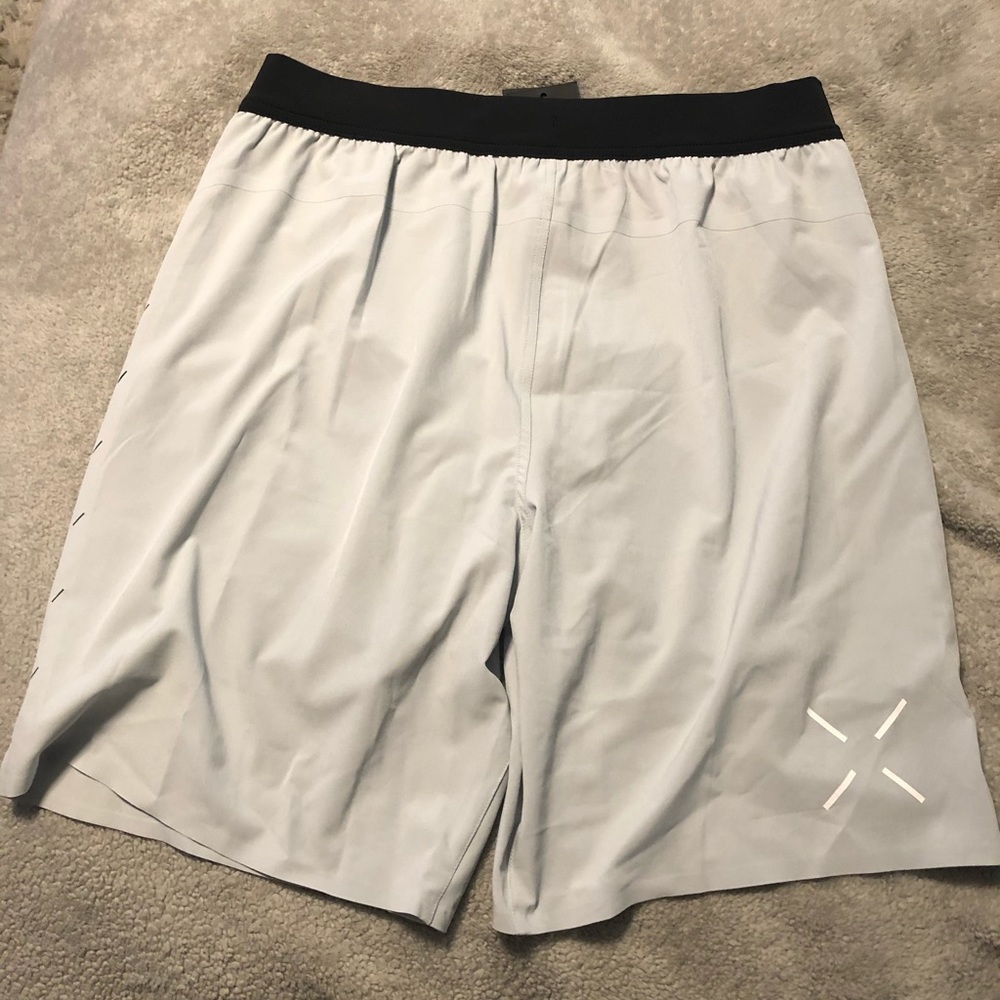 NWT ten thousand gear 9inch with liner size large